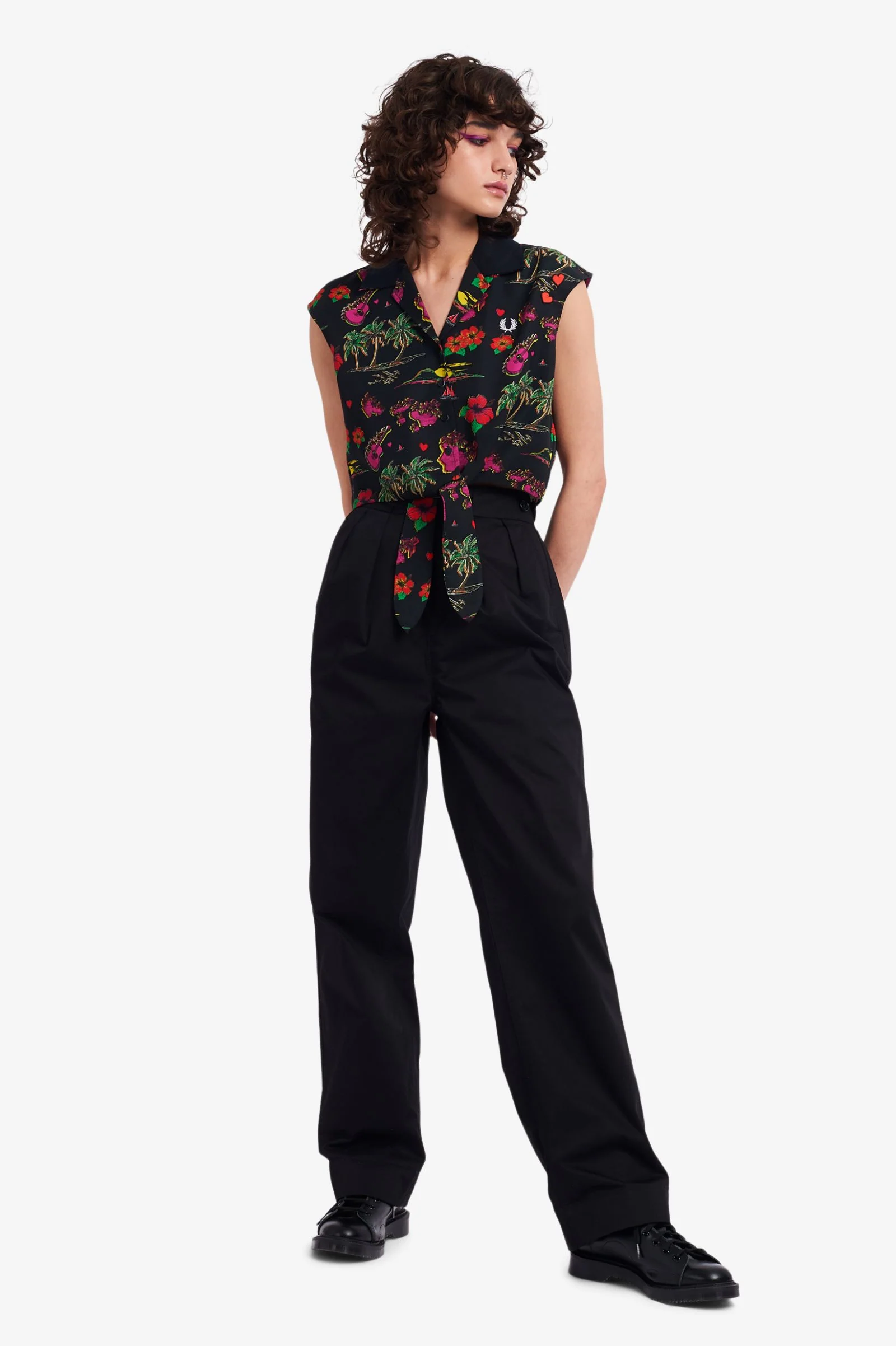 Amy Winehouse Black Hawaiian Print Tie-Front Shirt - Image 5